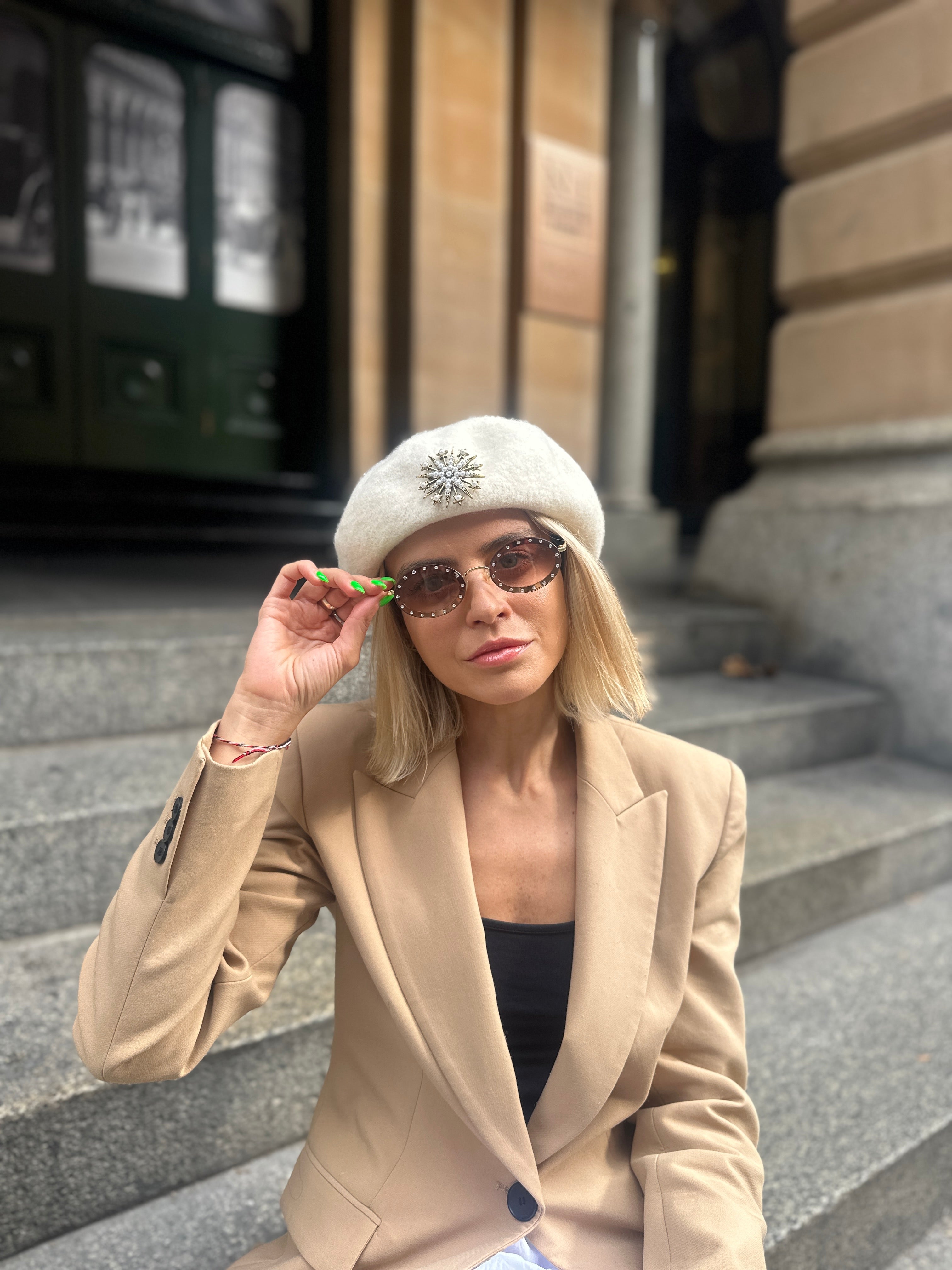 DIFFERENT WAYS TO WEAR A BROOCH