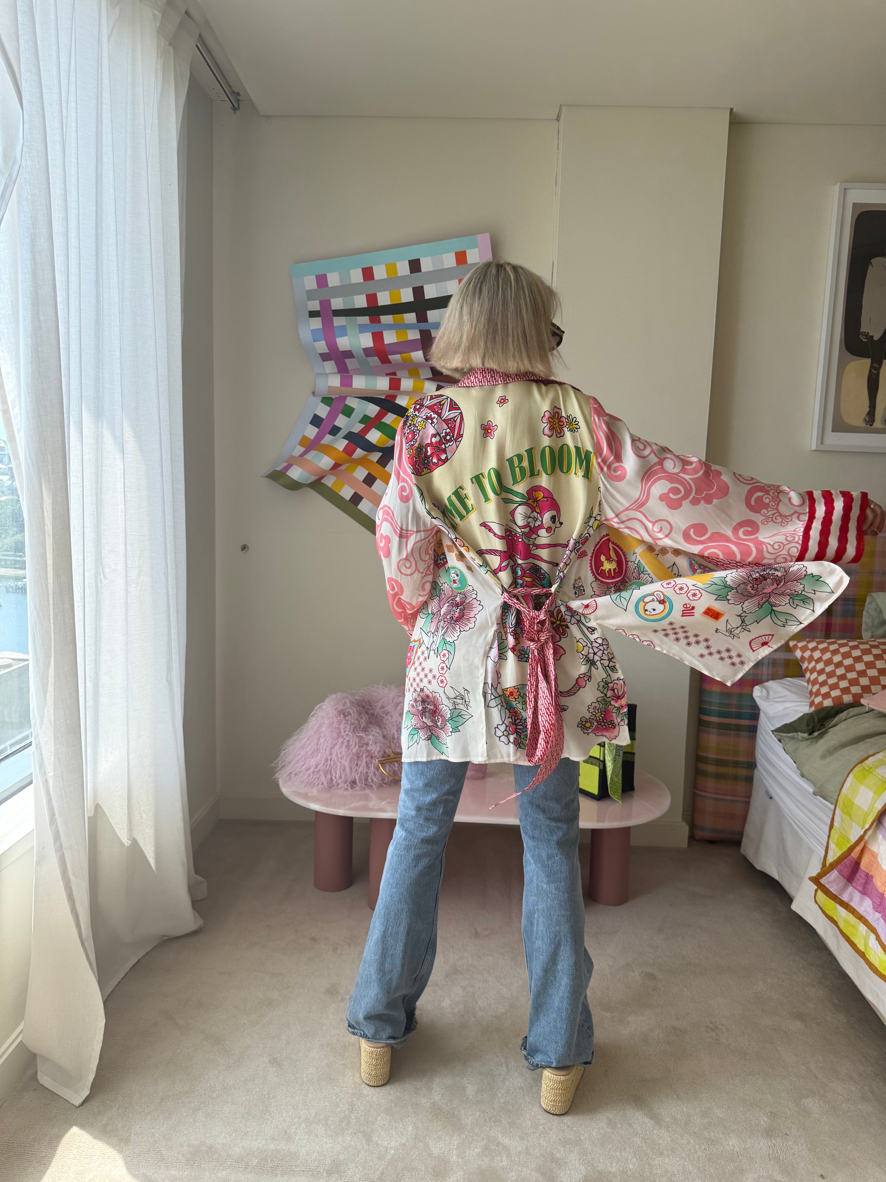 LUCKY ME LUCIA BELTED KIMONO & FUN FLOWER BROOCH