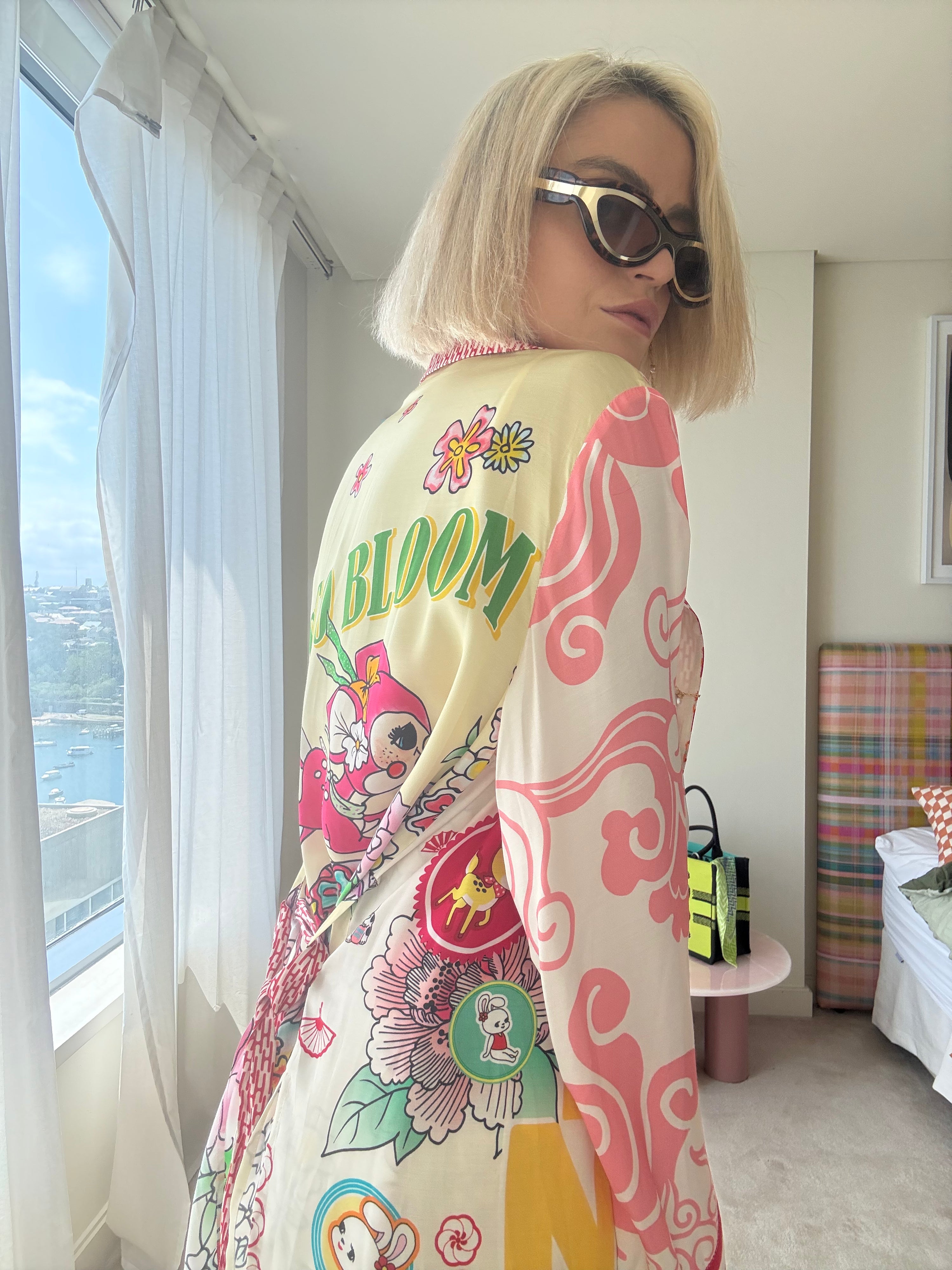 LUCKY ME LUCIA BELTED KIMONO & FUN FLOWER BROOCH