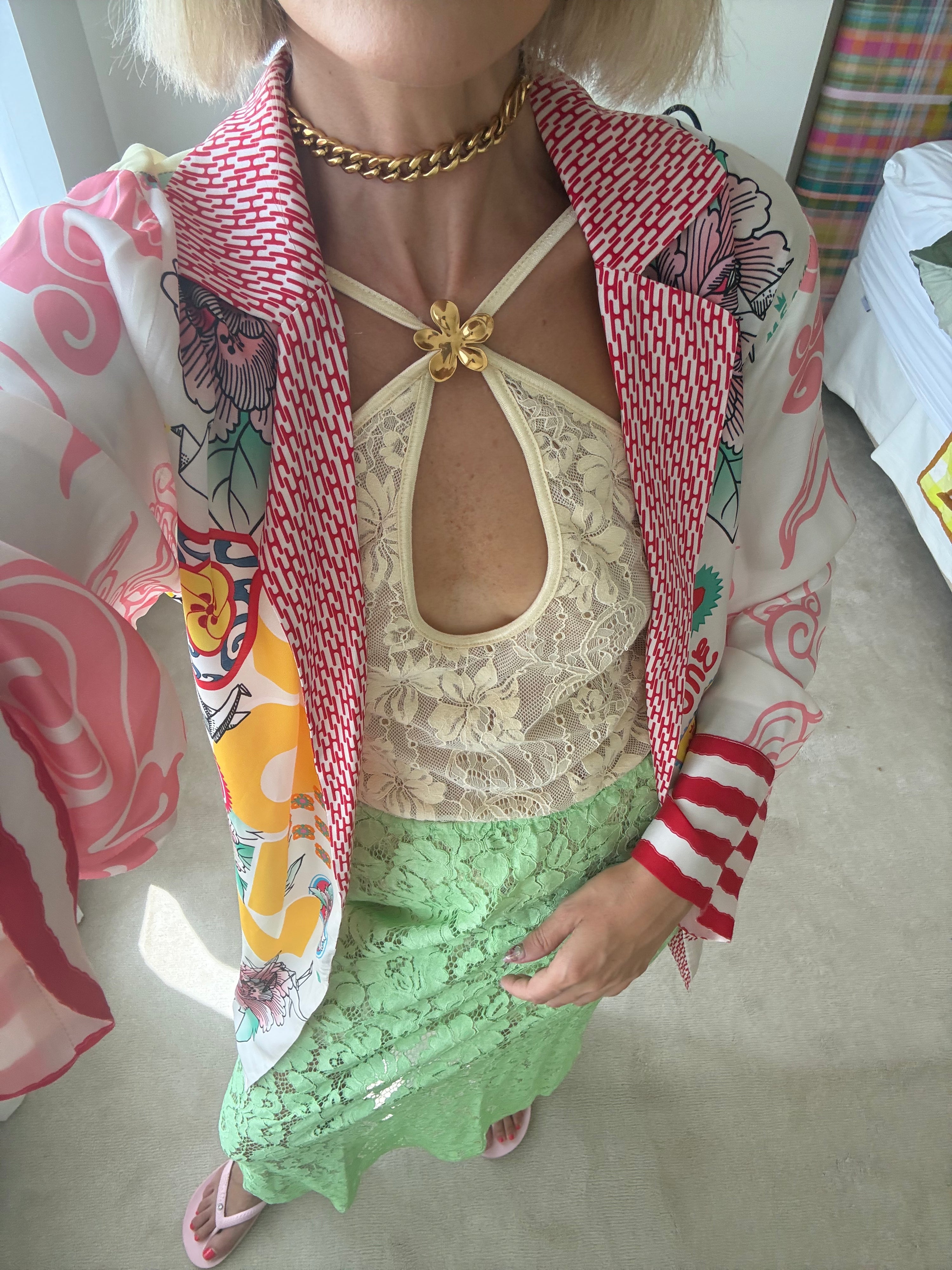 LUCKY ME LUCIA BELTED KIMONO & FUN FLOWER BROOCH