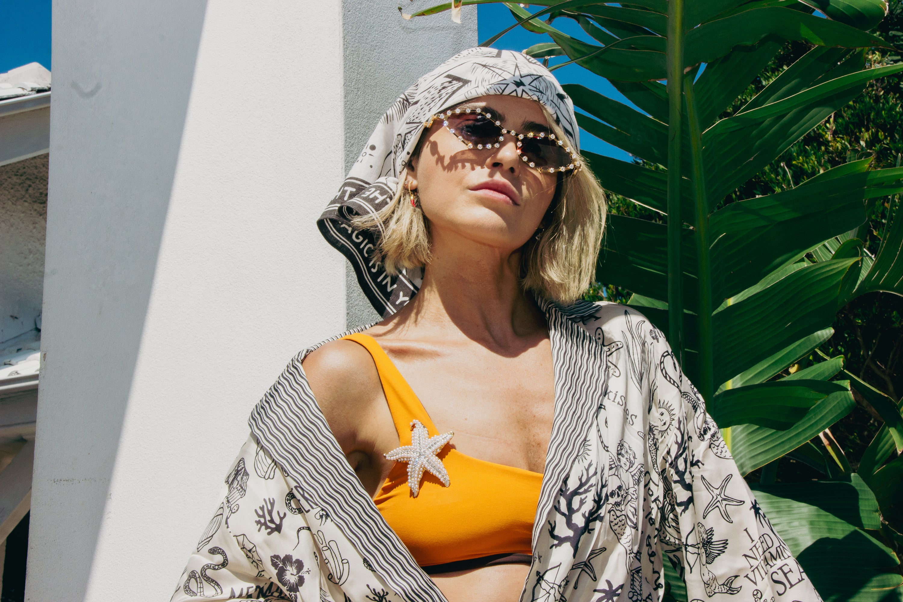 ZODIAC SARA HEAD SCARF & SILVER FUN FLOWER BROOCH