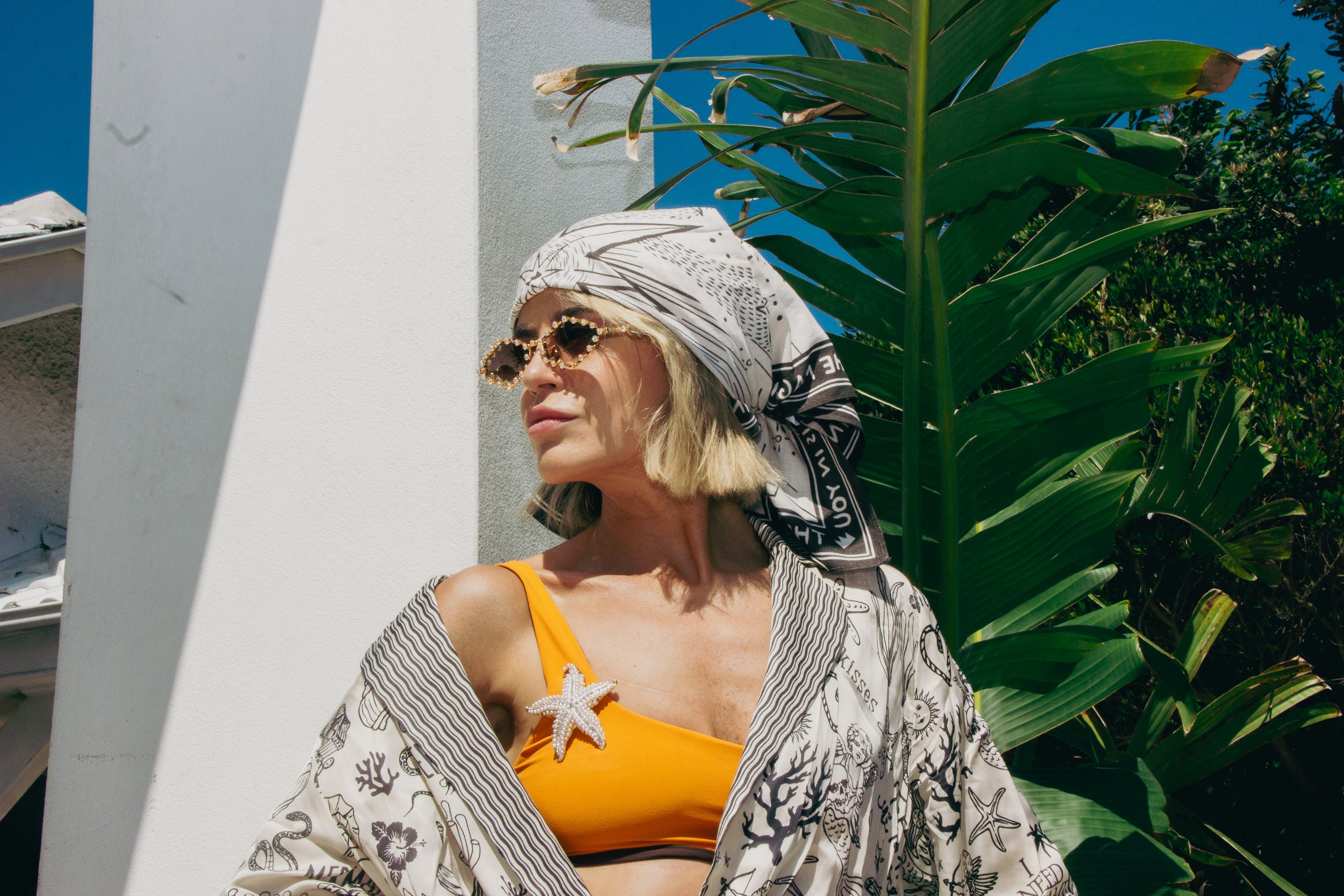 ZODIAC SARA HEAD SCARF & SILVER FUN FLOWER BROOCH