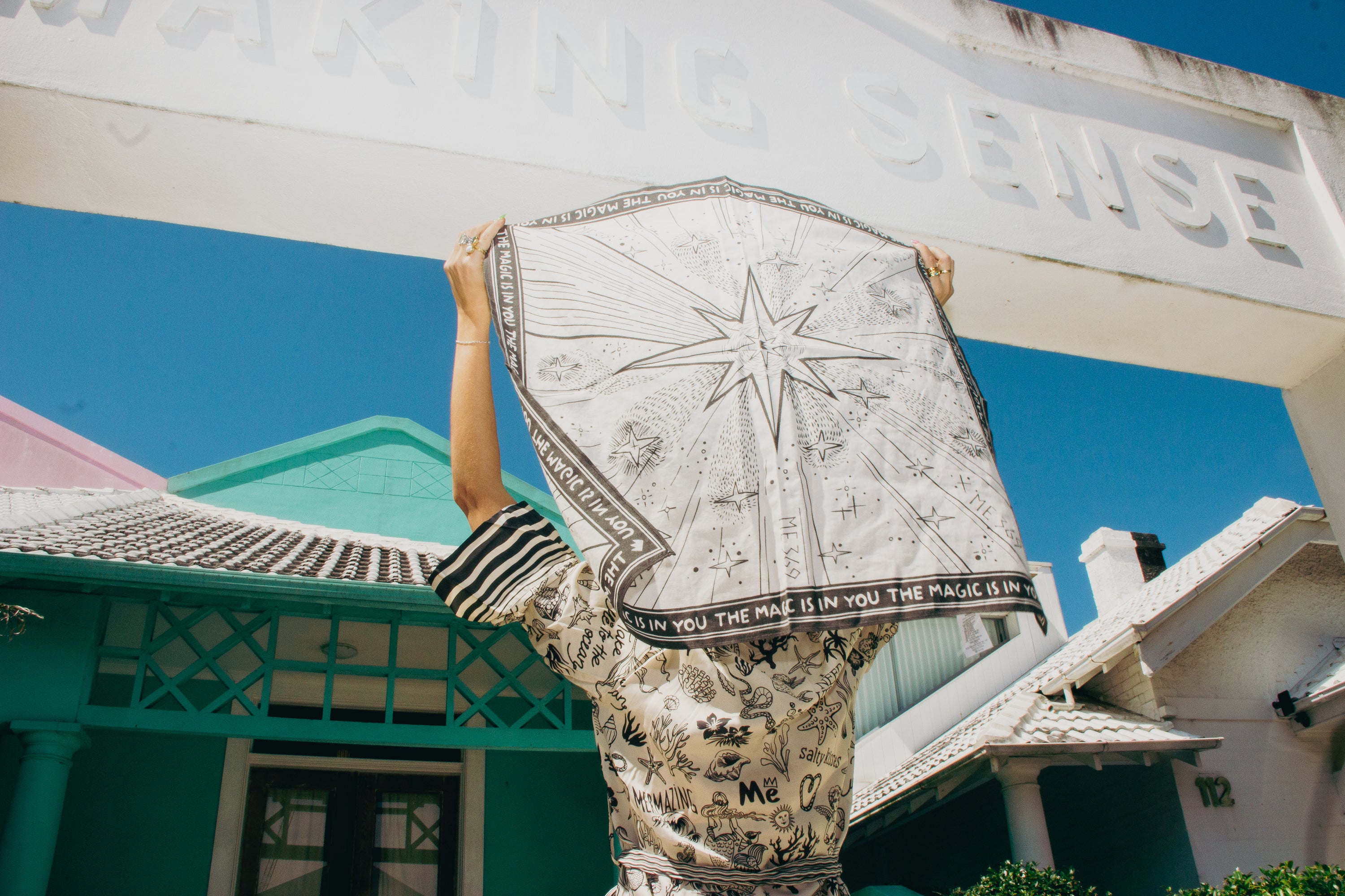ZODIAC SARA HEAD SCARF & SILVER FUN FLOWER BROOCH