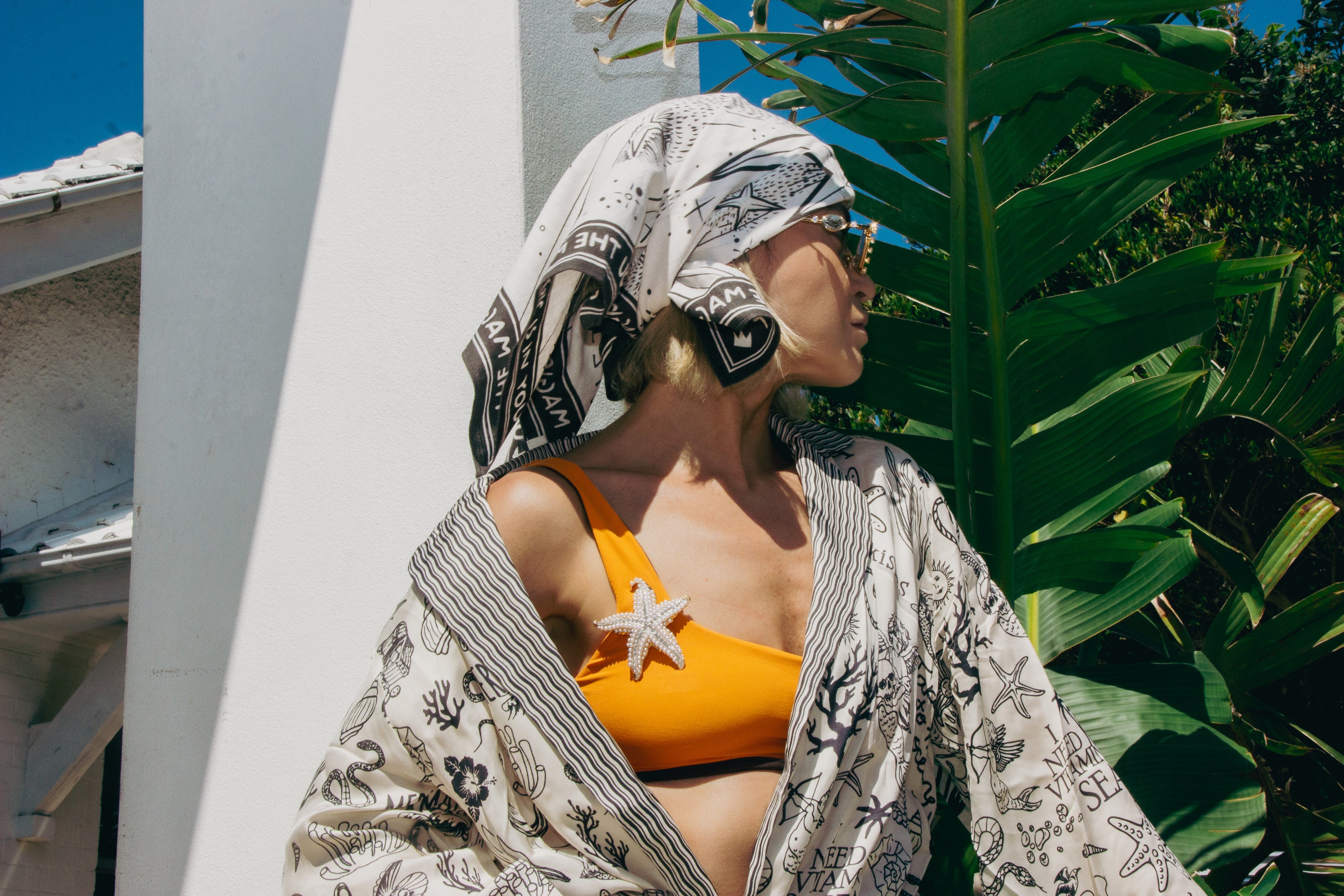 ZODIAC SARA HEAD SCARF & SILVER FUN FLOWER BROOCH